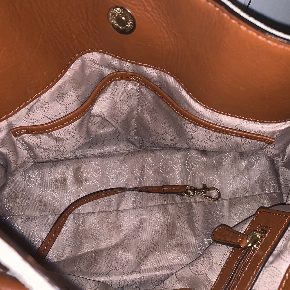 Michael Kors Bag, Used Michael Kors Hamilton Ivory Monogram Padlock Logo Satchel - Picture 4 of 5